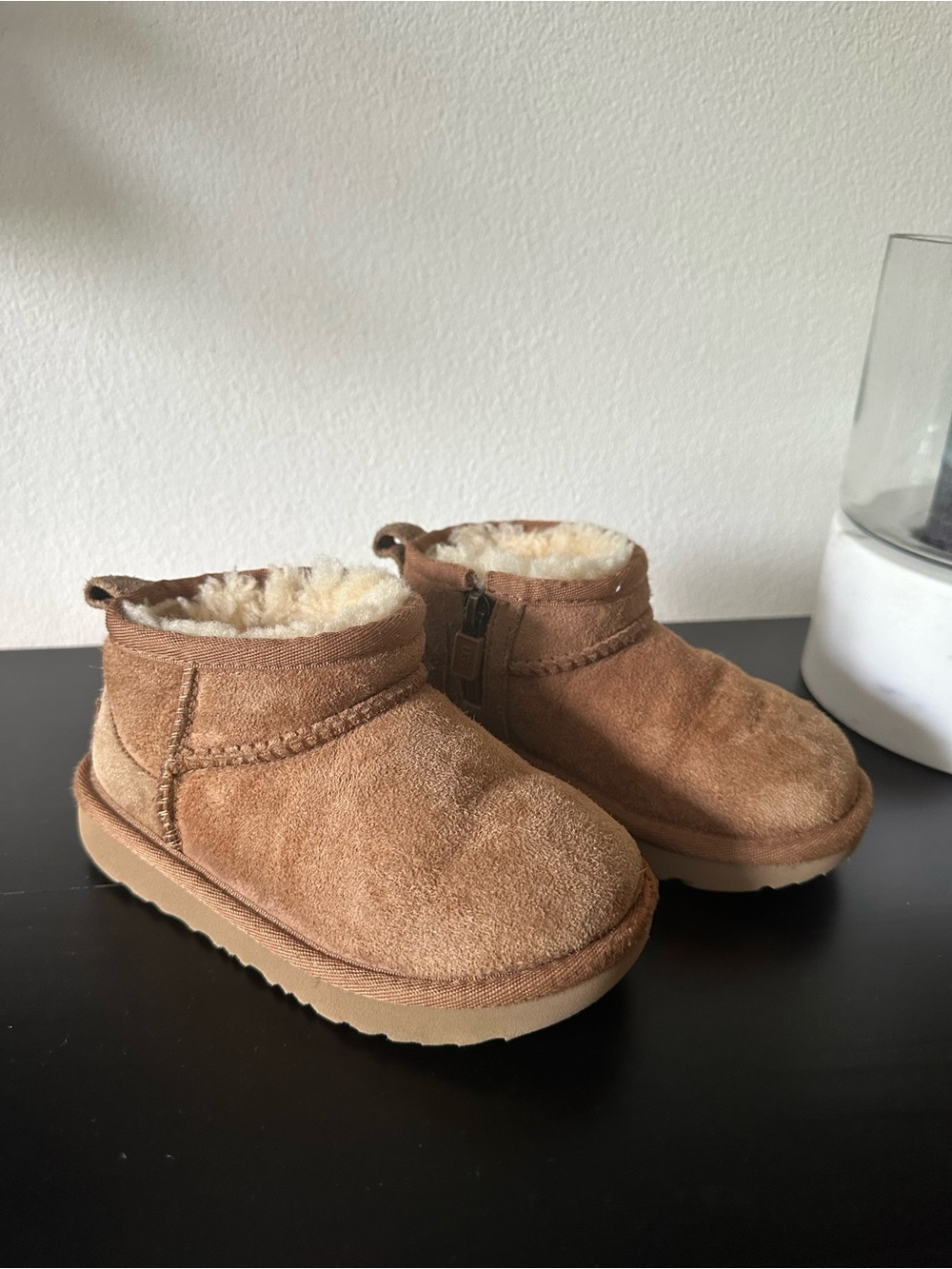 UGG - Picture 2 of 9